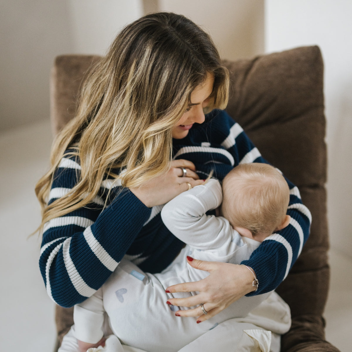 Breastfeeding apparel