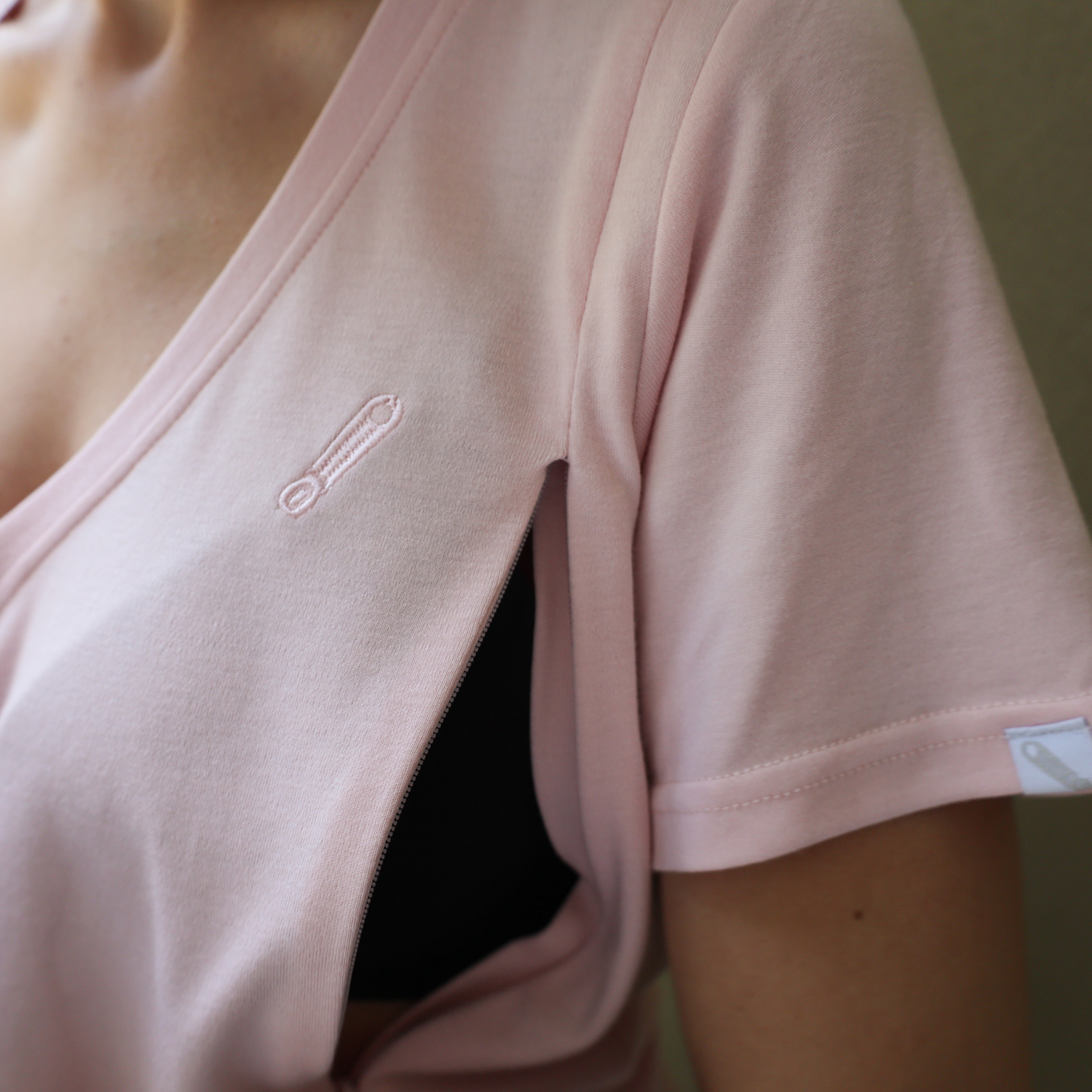 Breastfeeding T-Shirt V-Neck Pink